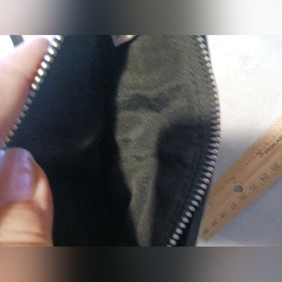 Super cute black Wallet crossbody. - Picture 4 of 4